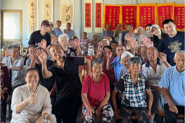 从一次温暖行动，到长期幸福陪伴：小糊涂仙「幸福行动计划·沐光同行」让善意双向流动